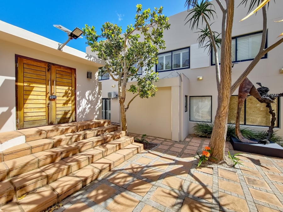 To Let 7 Bedroom Property for Rent in Camps Bay Western Cape